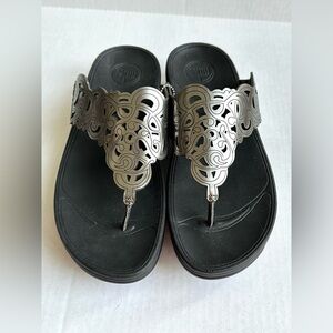 Fitflop Black Thong Cushion Comfy Sandals Intricate Pewter Metallic Design Sz 9